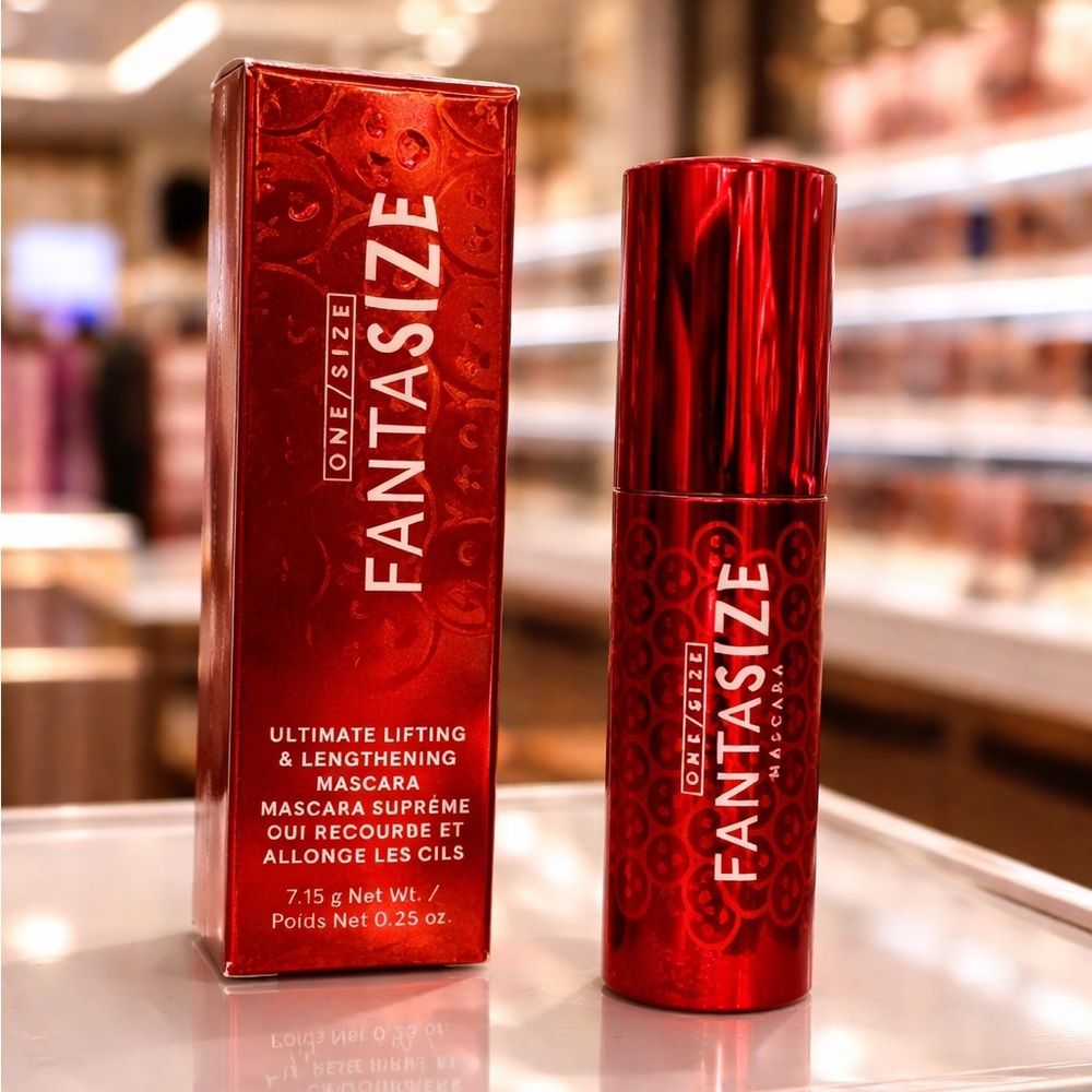 NWT ONE/SIZE Fantasize Mascara in Bold black